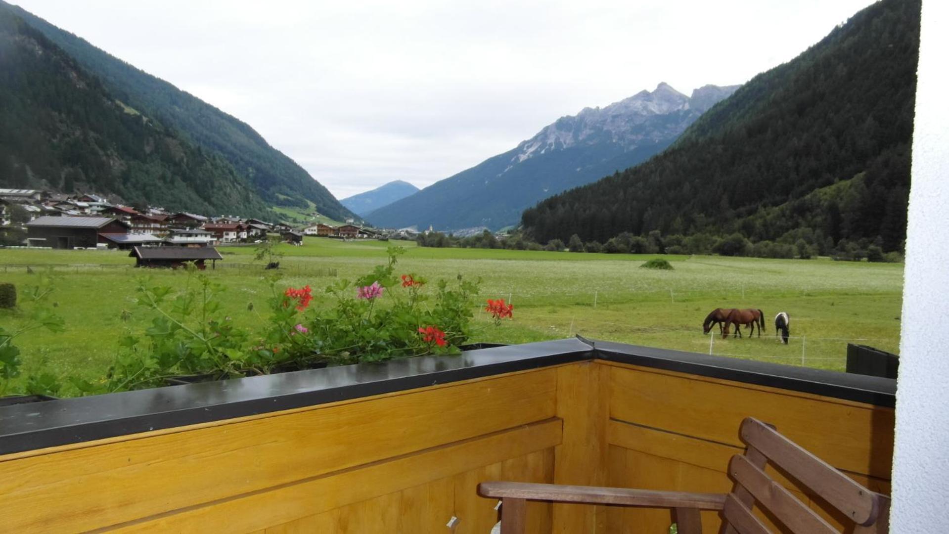 Gasthaus Luenerhof Neustift im Stubaital Zimmer foto
