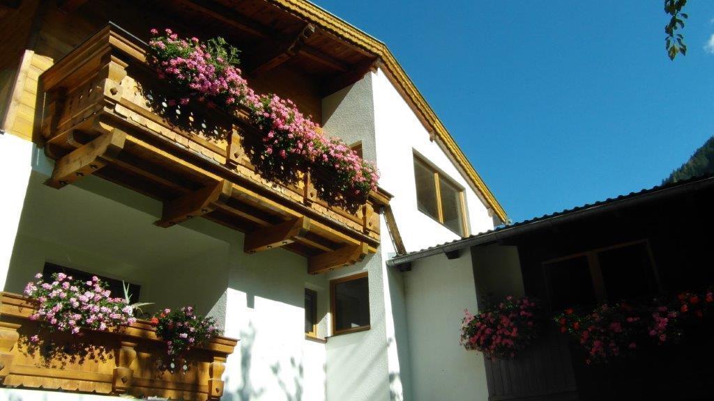 Gasthaus Luenerhof Neustift im Stubaital Zimmer foto