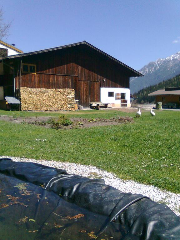 Gasthaus Luenerhof Neustift im Stubaital Zimmer foto